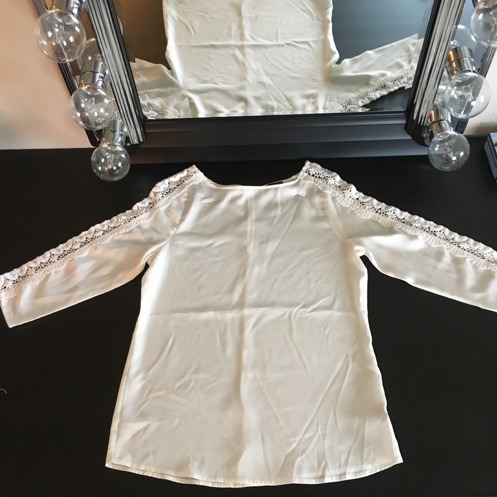 ⭐️4/$20⭐️ The Limited Elegant 3/4 Sleeve Blouse